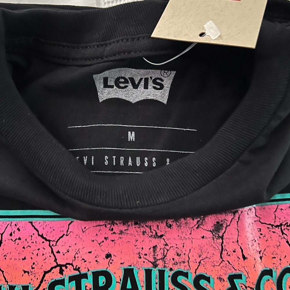 Levi Strauss & Co. T-shirt Medium - Picture 3 of 6